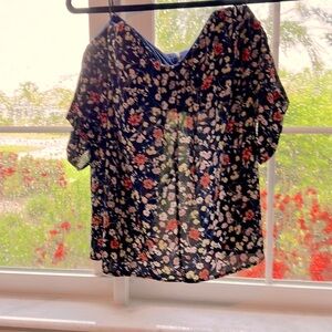 Open shoulder top w/built in bra